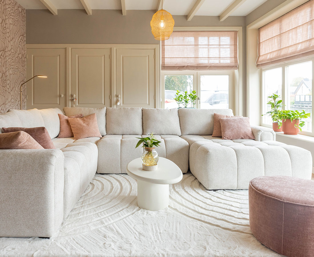 GTV AFL 9 UrbanSofa Liam Hoekbank in Rio Sand en Otis Poef in Belize Rose Home Slider