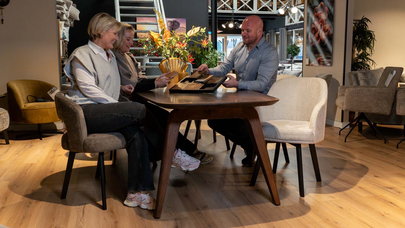 UrbanSofa Bruuts Brand Store HalloXL Waddinxveen Bruuts Deens Ovaal Houtstalen Evan eetkamerstoel
