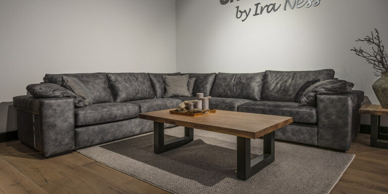 UrbanSofa-Ailean-Casia-hoekbank-Nathan-Steel-Rocco-Salontafel-U-Poot-Large-Zwart-Liggend