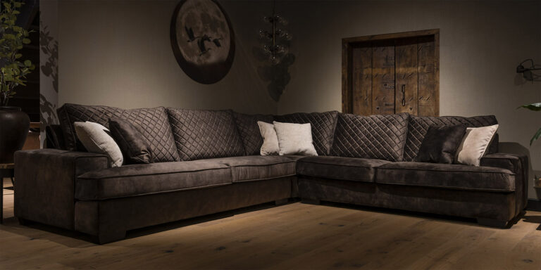 UrbanSofa-Brandon-Brooklyn-Hoekbank-Nathan-Clay-Rochdale-Salontafel-Shantra-Wool-Seeds-Vloerkleed-Liggend