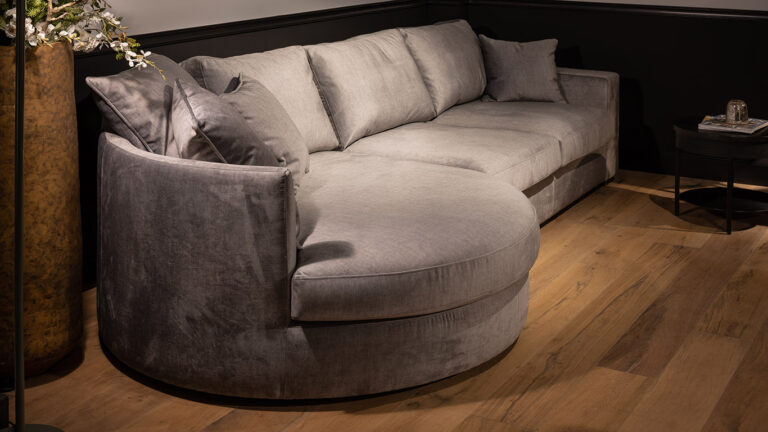 UrbanSofa-Giorno-Casia-Loungebank-Rond-Montreux-Light-Grey-Detail-Liggend