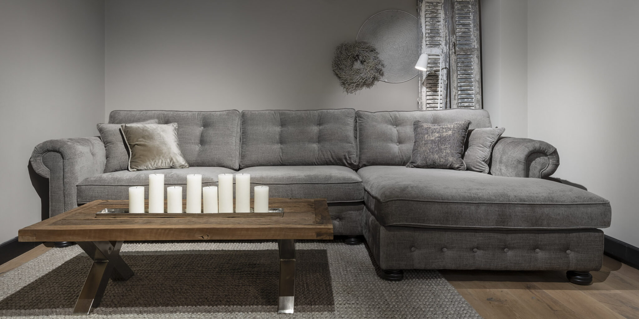 UrbanSofa San Remo Presto Loungebank Belize Taupe Burlington Salontafel X Poot Large Chroom 2 Liggend scaled