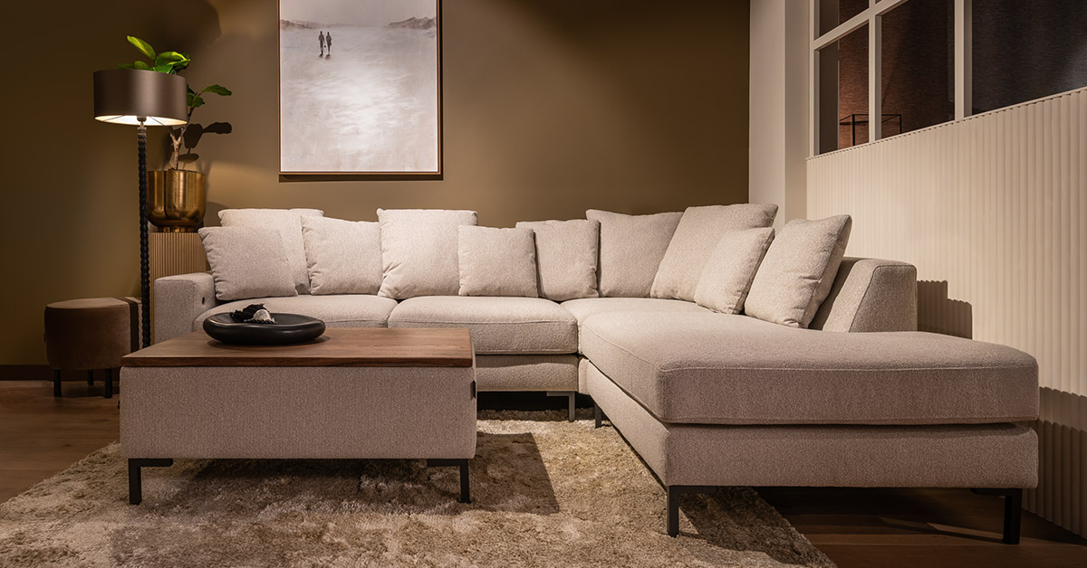 UrbanSofa Lausanne Hoekbank Savanna Rugkussens Turijn Sand 2 UrbanSofa Lausanne Hoekbank Savanna Rugkussens Turijn Sand 2