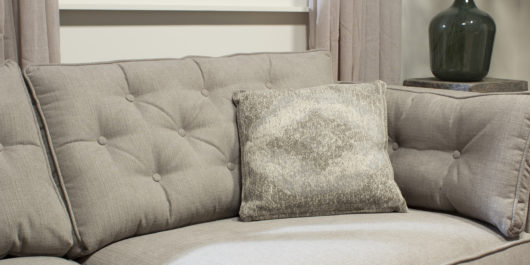 UrbanSofa-Salem-Grey-Kussen-530x265