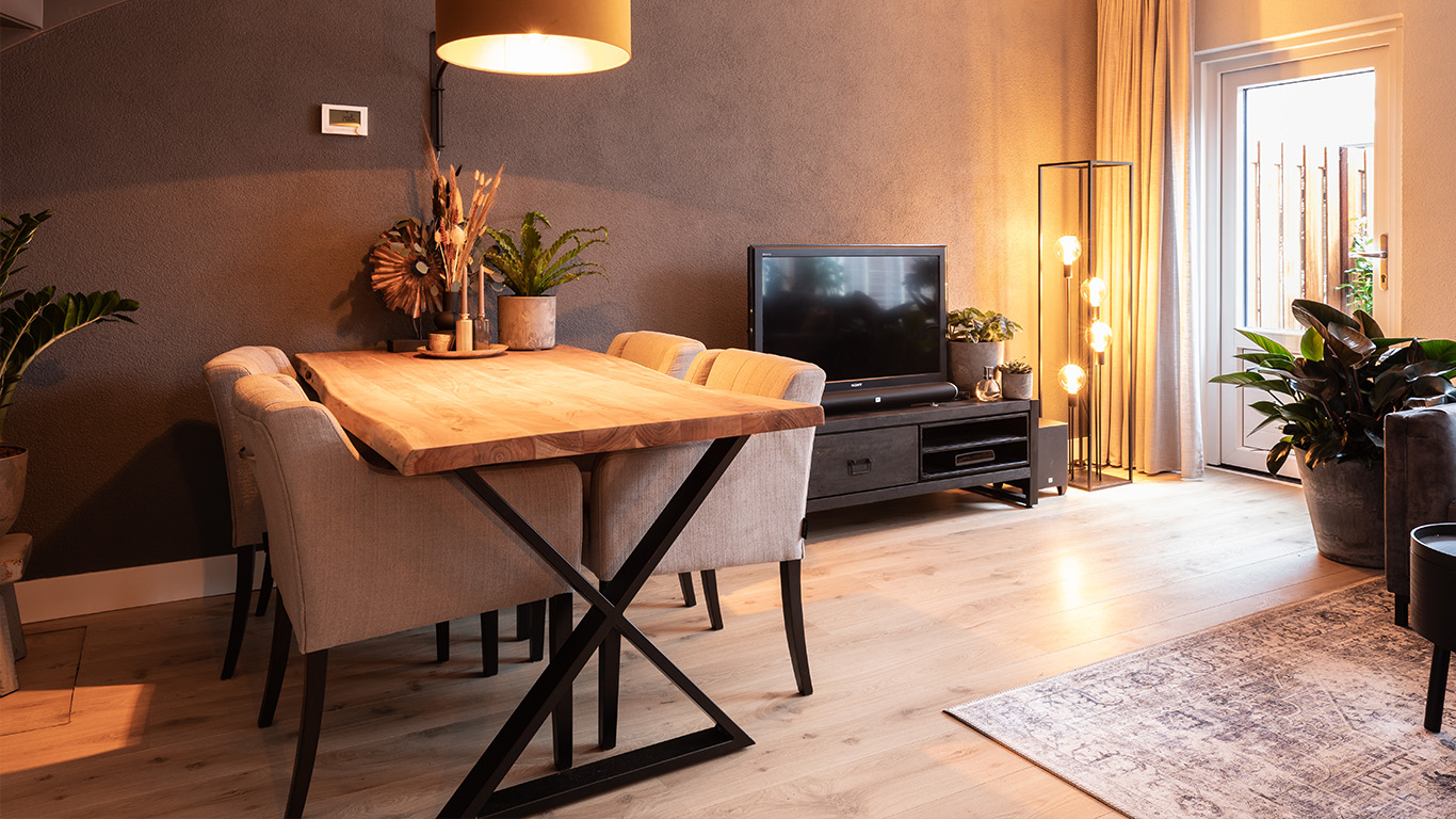 UrbanSofa SBS6 De Grote Tuinverbouwing Live Edge eettafel