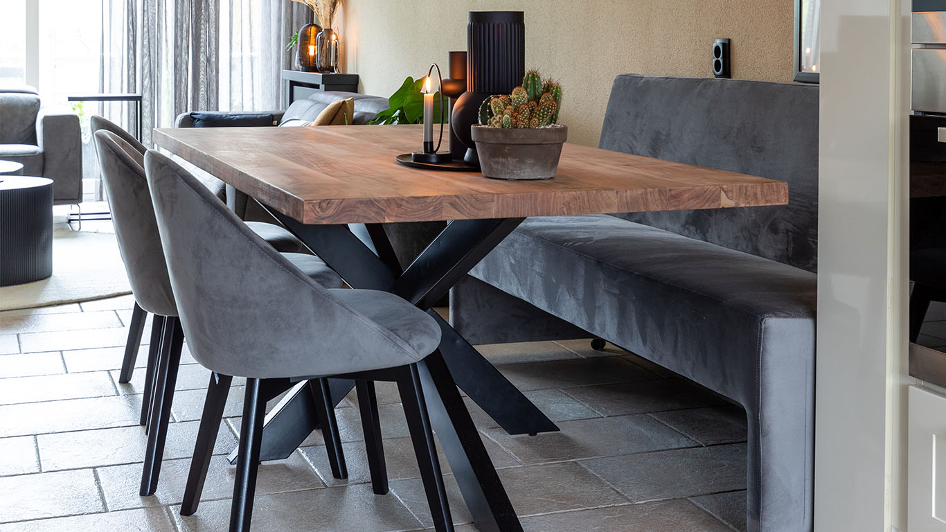 UrbanSofa bij de Grote Tuinverbouwing Rocco eettafel