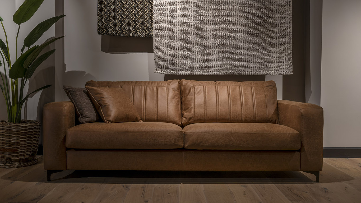 UrbanSofa Ryan Sofa Gallardo Leder Brown Website