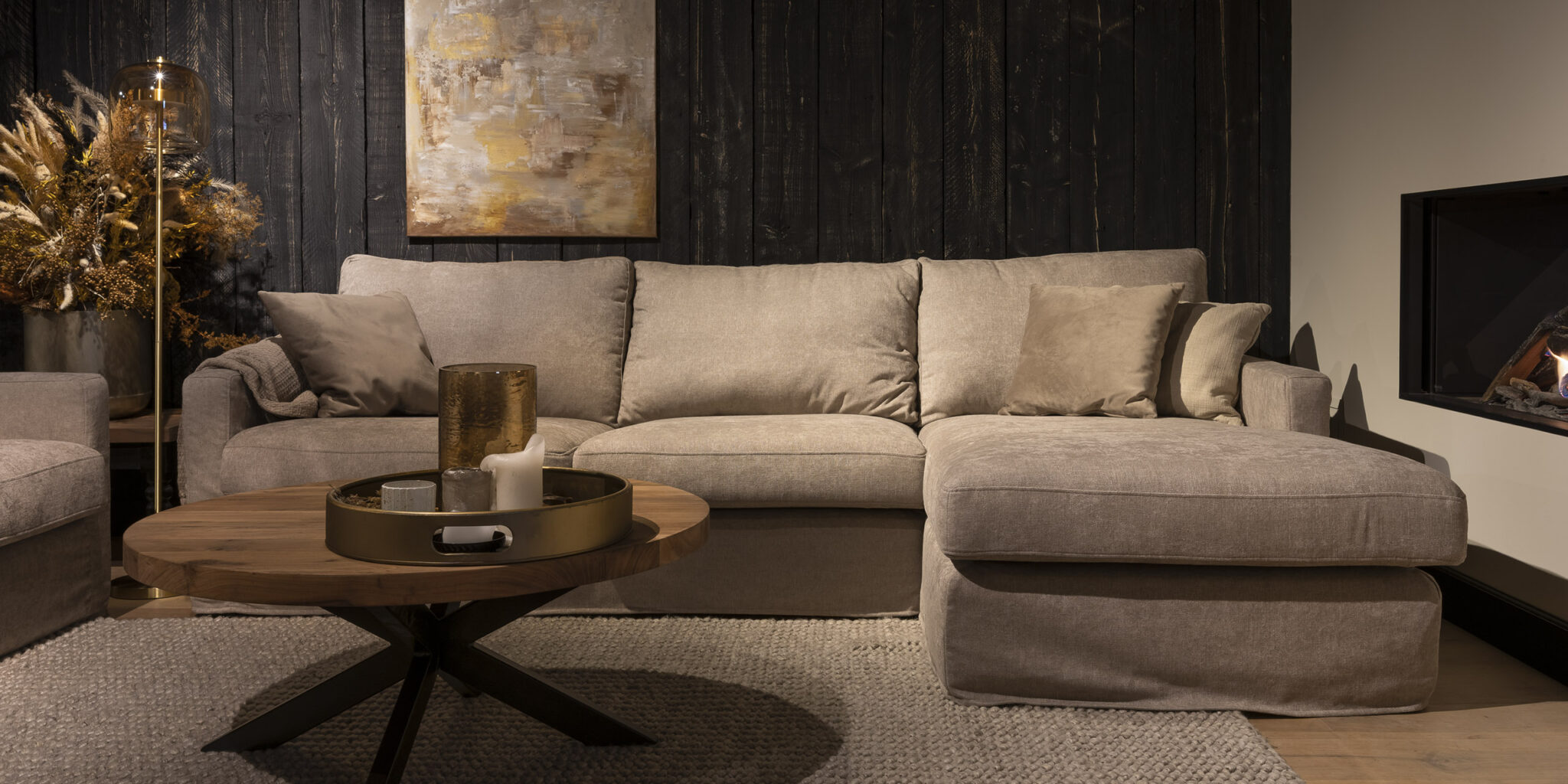 UrbanSofa Cambridge Casia Loungebank Dursy Light Grey Robin Salontafel Rond Spinpoot Zwart Liggend scaled e1637072695725