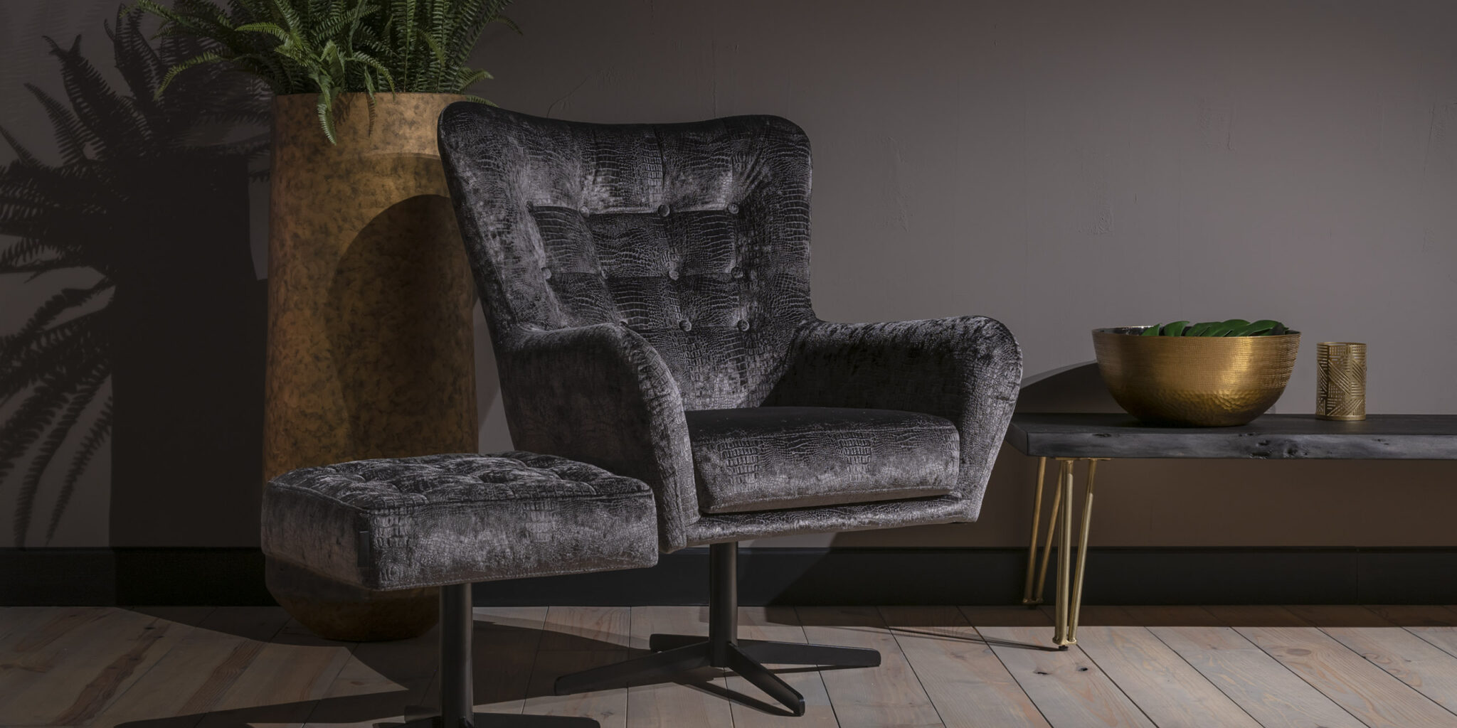 UrbanSofa Flynn Fauteuil Divine Silver Liggend scaled e1637160512288