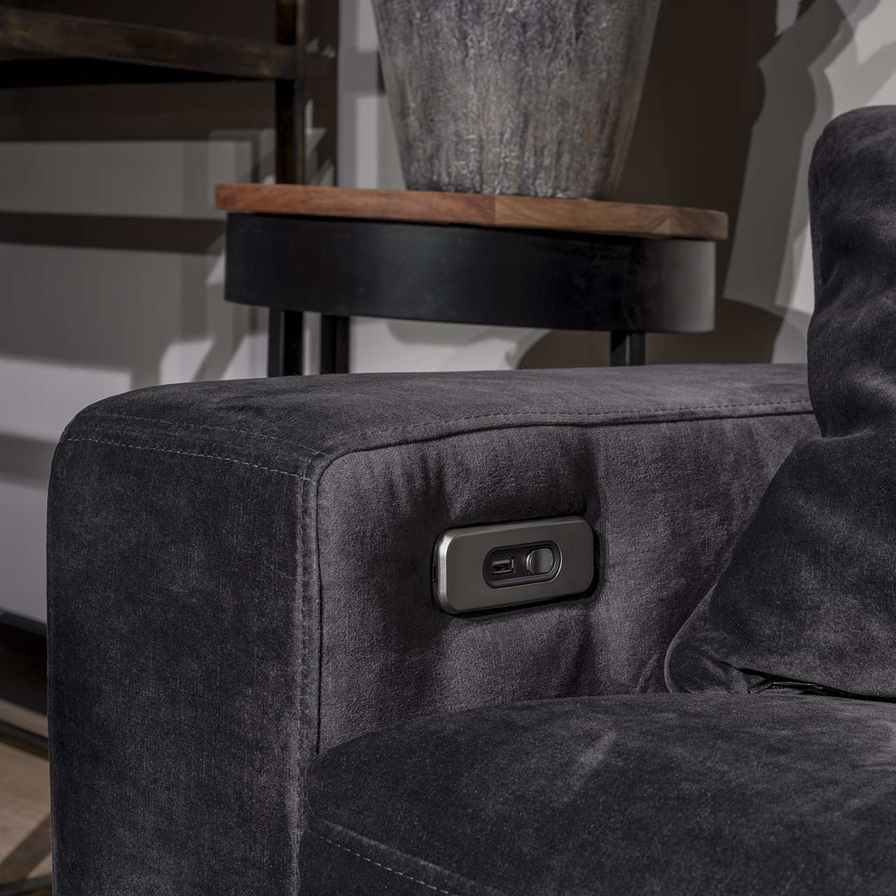 UrbanSofa Auxerre Arm L USB Poort Vienna Antracite Vierkant