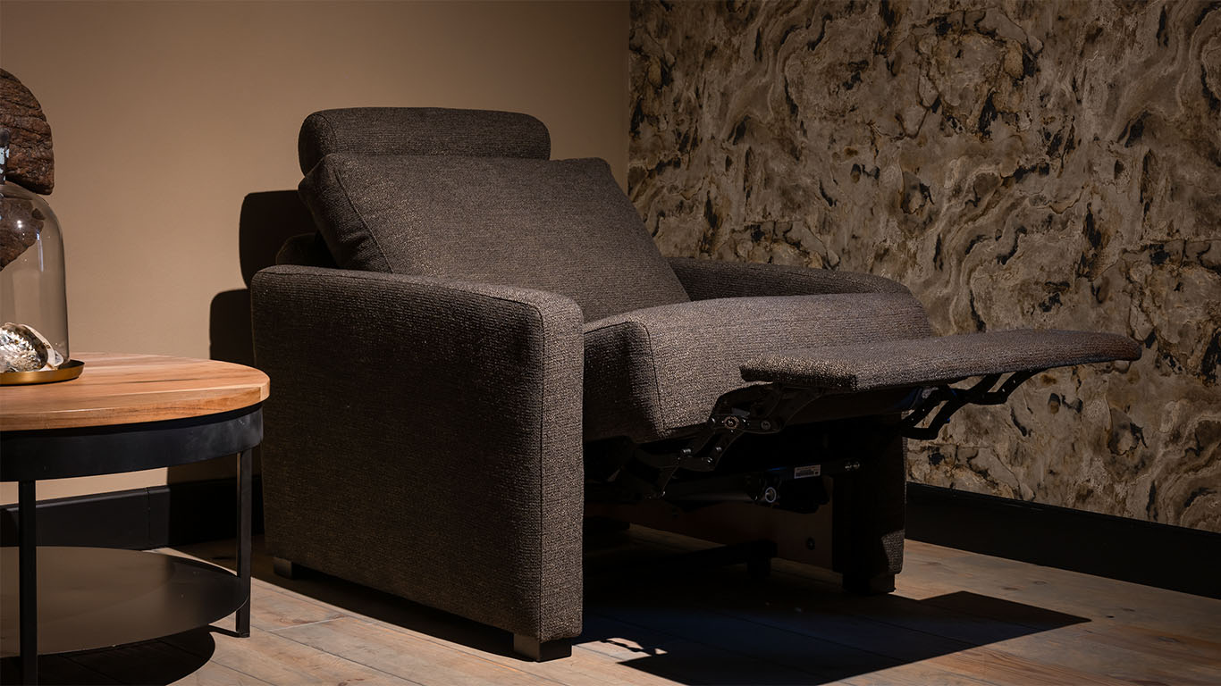 UrbanSofa Auxerre Casia Relaxfauteuil Danbury Graphite Website3