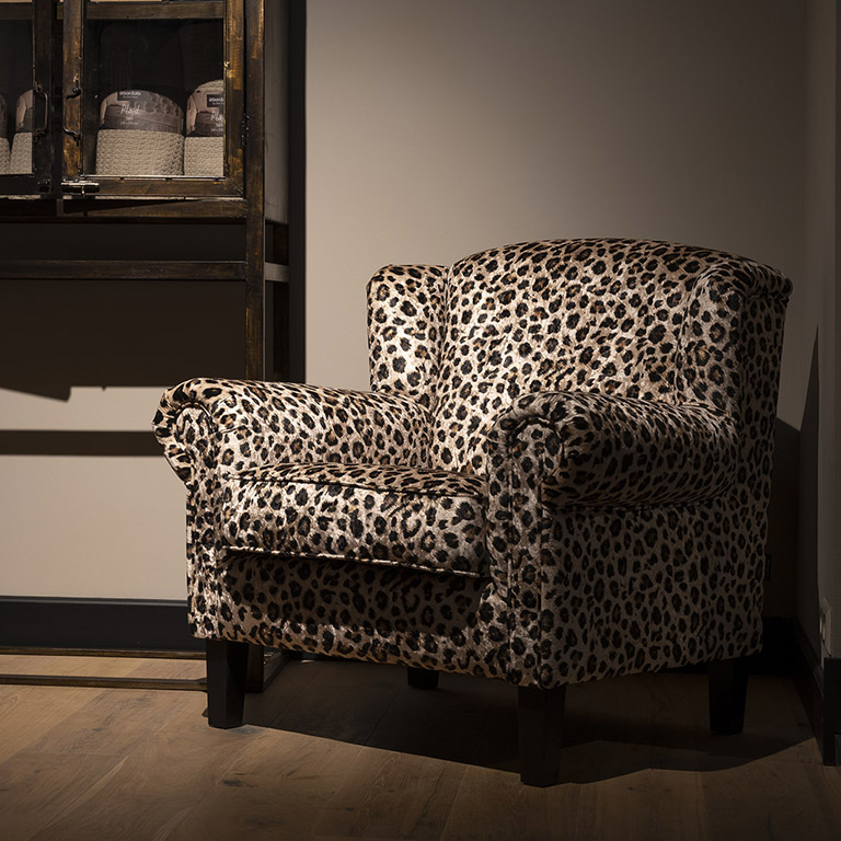 UrbanSofa Lombardo Fauteuil Shiny Velvet Leopard Vierkant 1