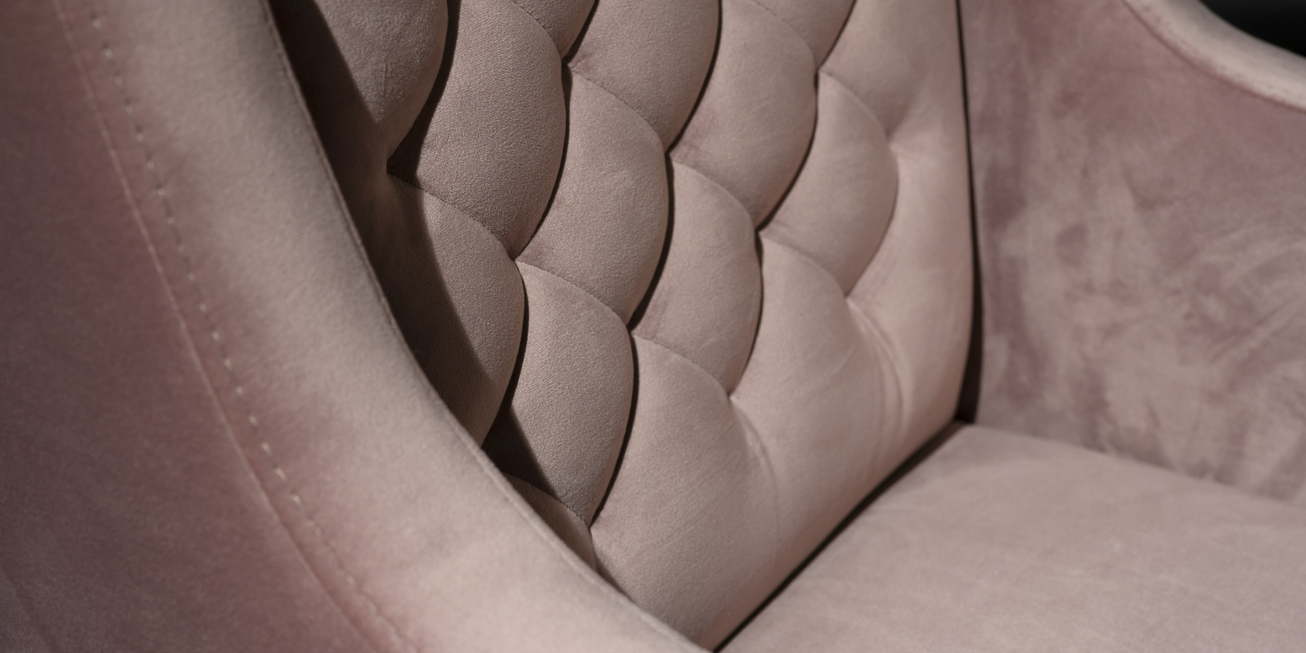 UrbanSofa Raven Eetkamerstoel Napels Rose Diamond Rug Detail Liggend