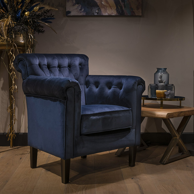 UrbanSofa Venetia Fauteuil Napels Dark Blue Live Edge Hoektafel X Poot Small Pure Steel Vierkant