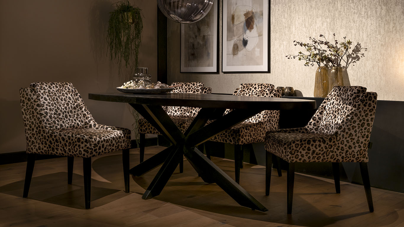 UrbanSofa Xavi Eetkamerstoel Shiny Velvet Leopard Herringbone Oval Eettafel Website