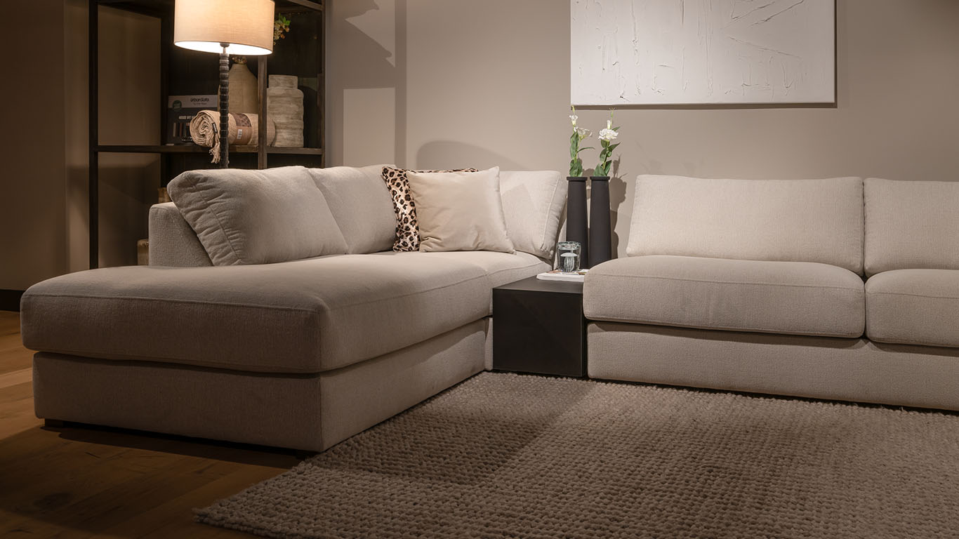 UrbanSofa Carl hoekbank Casia Mulberry Linen BLL website 4