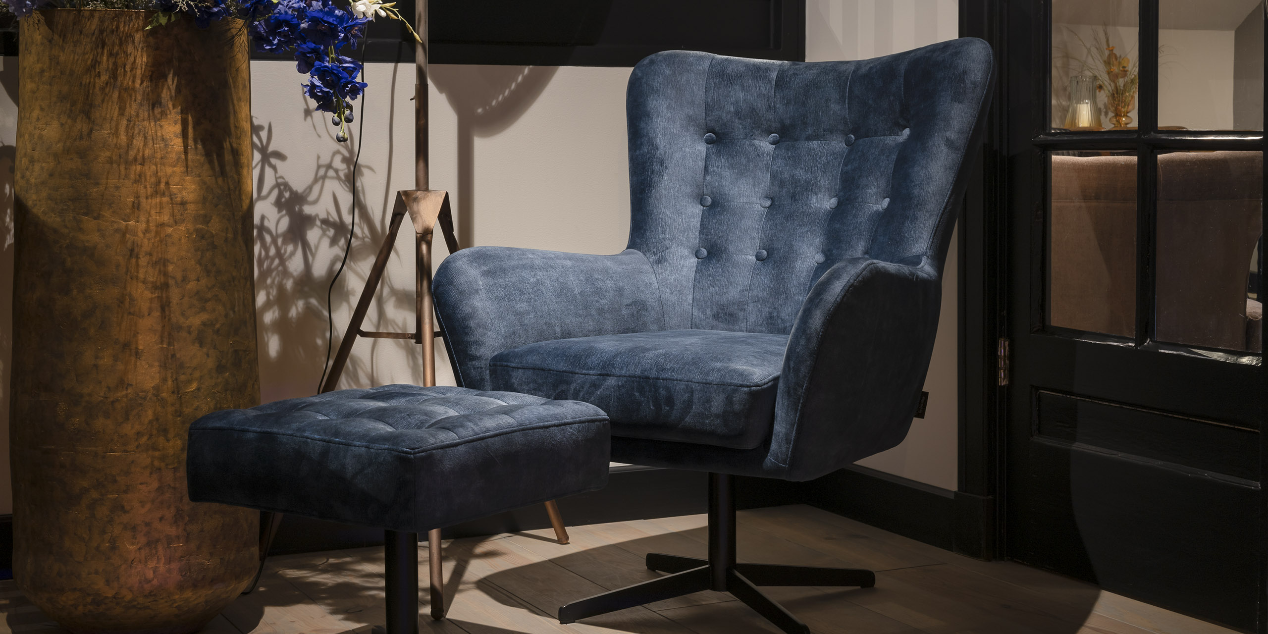 UrbanSofa Flynn Fauteuil Draaipoot Versailles Ocean Liggend