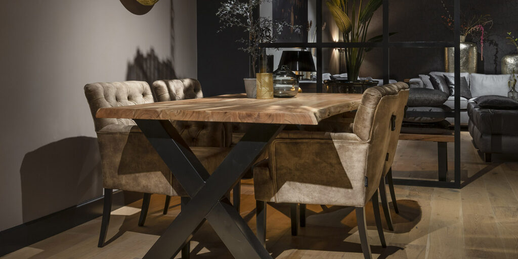 UrbanSofa Kate Eetkamerfauteuil Sevilla Sand Live Edge Eettafel X Poot Large Zwart Liggend