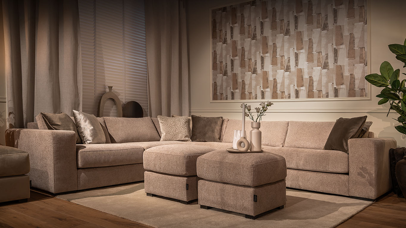 UrbanSofa Carl Hoekbank en Hockers 50x50 in Eaton Sand 1