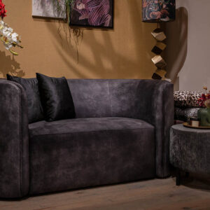 UrbanSofa Louise Sofa Sevilla Antracite Sfeer Website