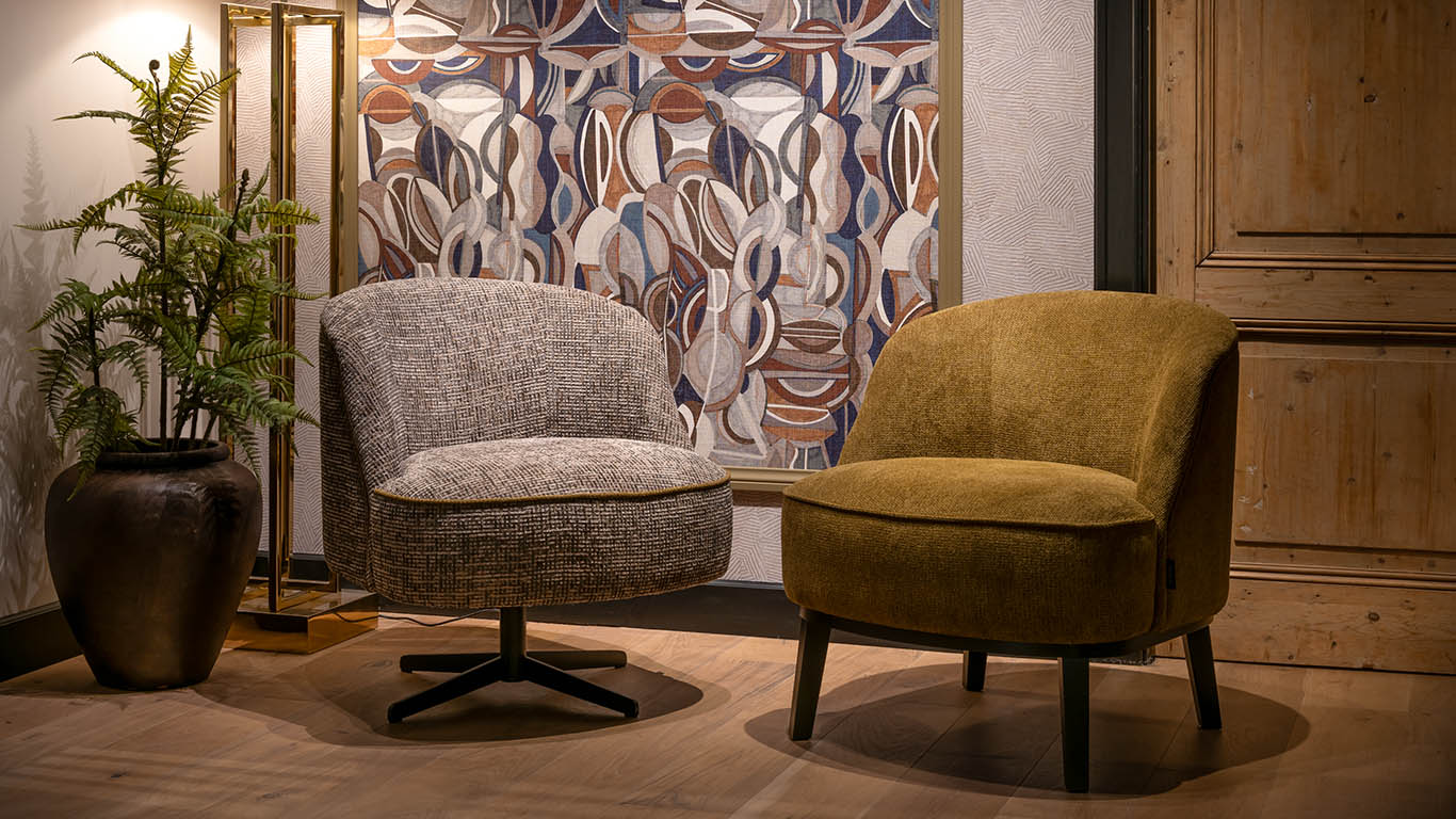 UrbanSofa Fleur fauteuil met grof geweven stof en draaipoot en Fleur fauteuil geel met houten poot