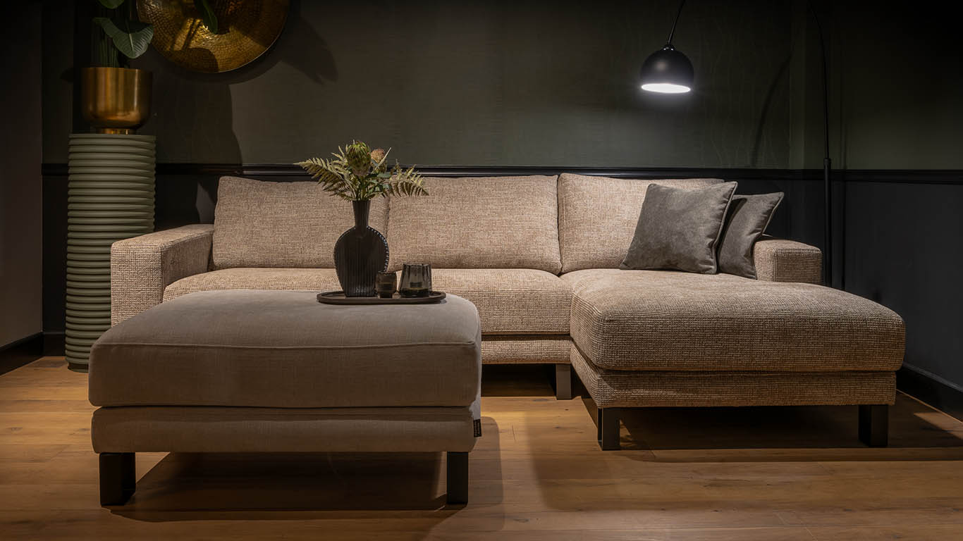 UrbanSofa Milan Casia Loungebank Querini Sand Hocker Website