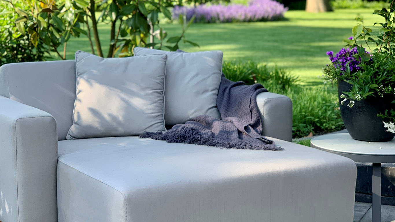 UrbanSofa Outdoor bankstel voor buiten daybed met kussens en plaid