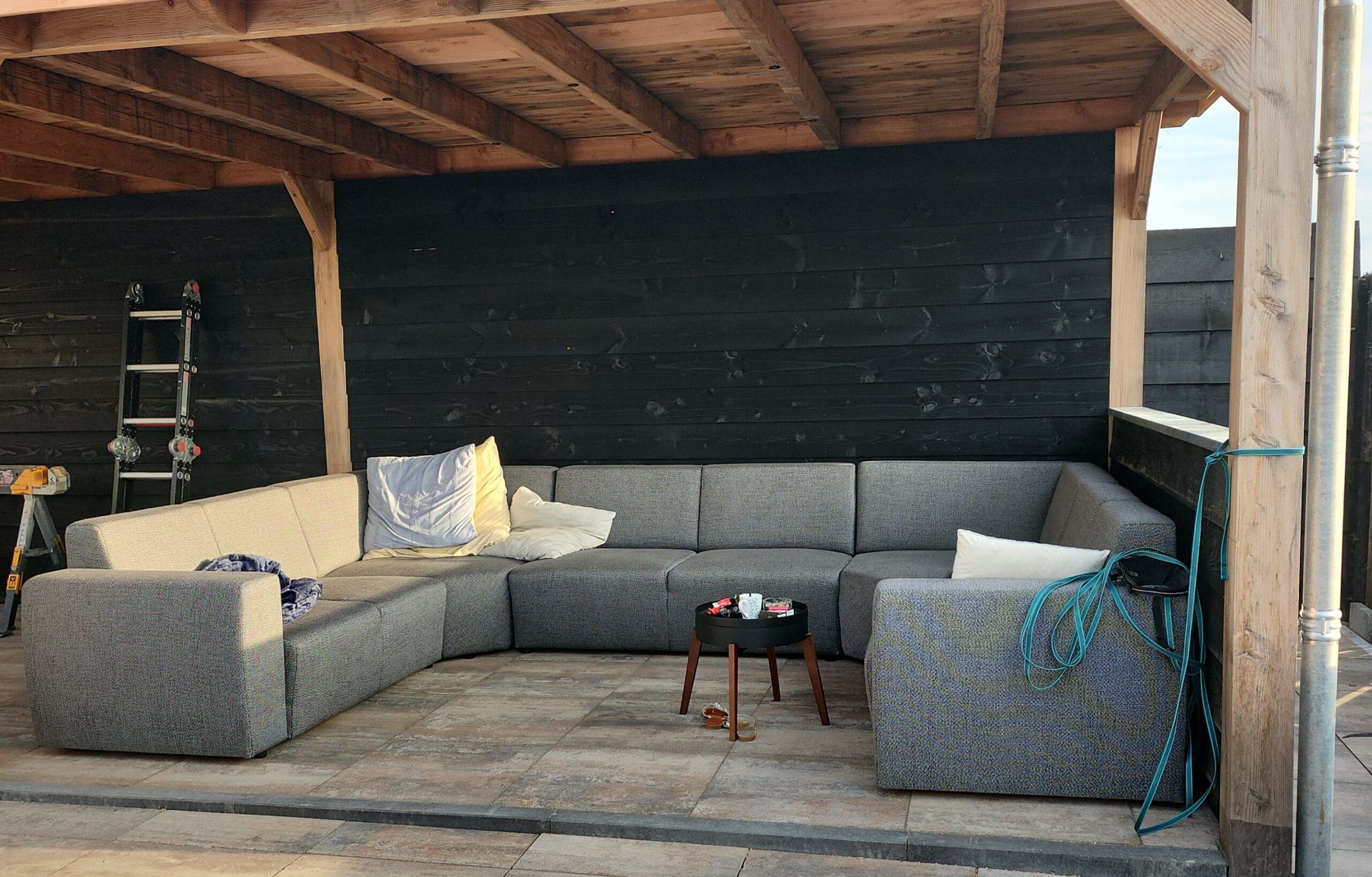 UrbanSofa Provence U hoekbank onder veranda