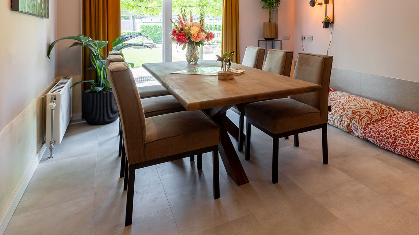 GTV AFL 37 UrbanSofa Olav eetkamerfauteuils Ashton Desert Bruuts Giulia eettafel Wooden Spider leg website