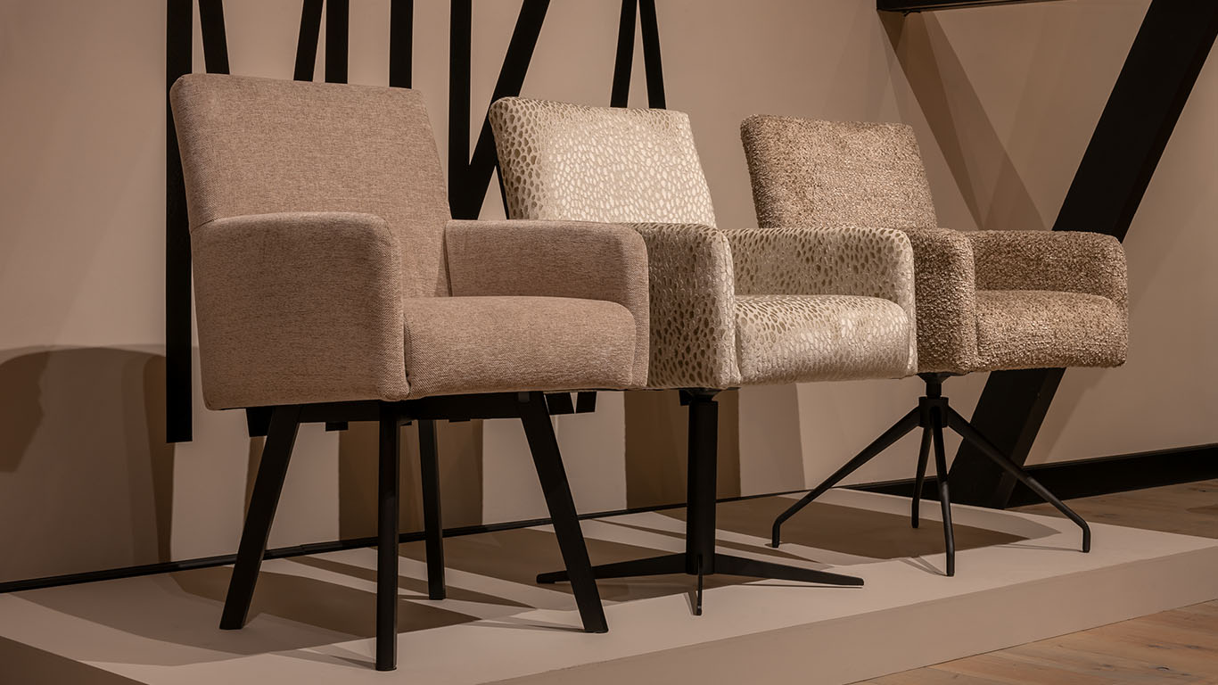 Mika eetkamerstoelen in diverse trendy stoffen uit de UrbanSofa meubelstoffen collectie.