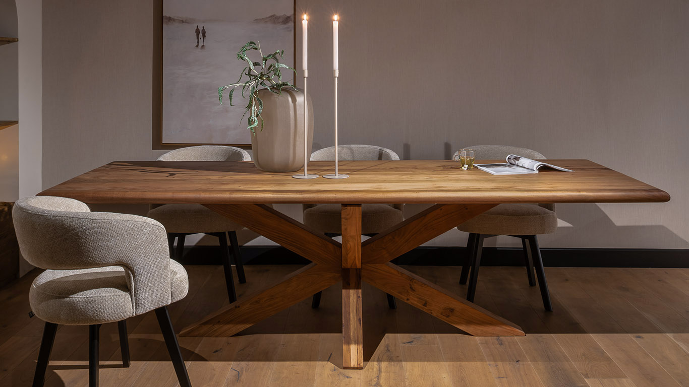 Bruuts eettafel Rechthoek Afgeronde rand Spinpoot Hout UrbanSofa Lois Eetkamerstoel Valenica Nature 1