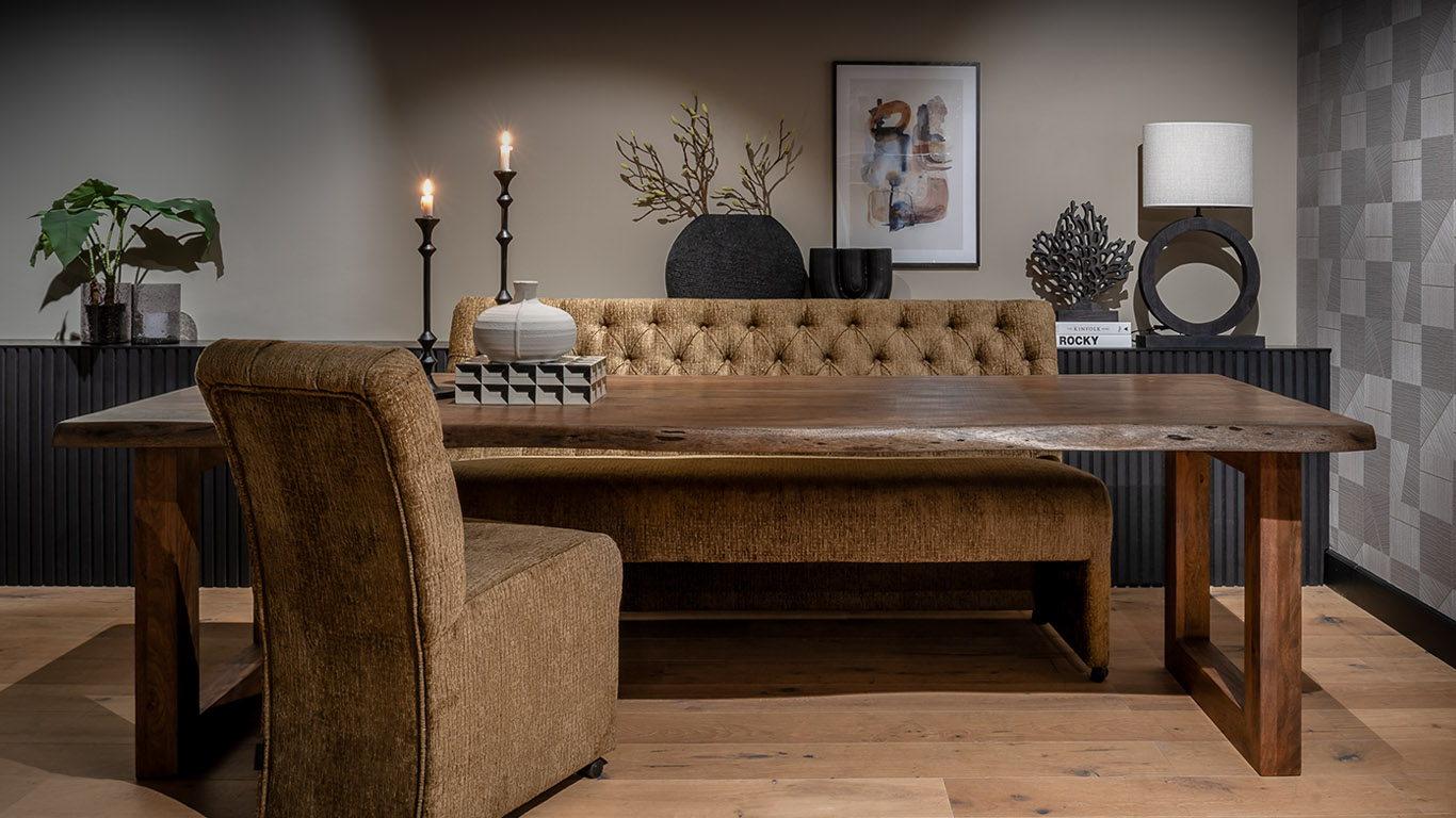 Bruuts eettafel Rechthoek Live Edge 5 rand U onderstel Hout UrbanSofa Bordeaux eetkamerfauteuil eetkamerbank Kensington Gold 1