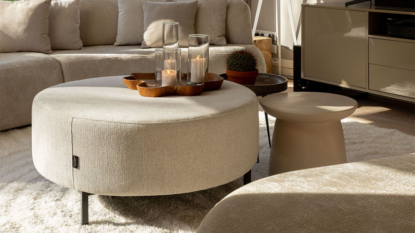 GTV AFL 27 UrbanSofa Paris Hocker 100 cm Mulberry Sand 1