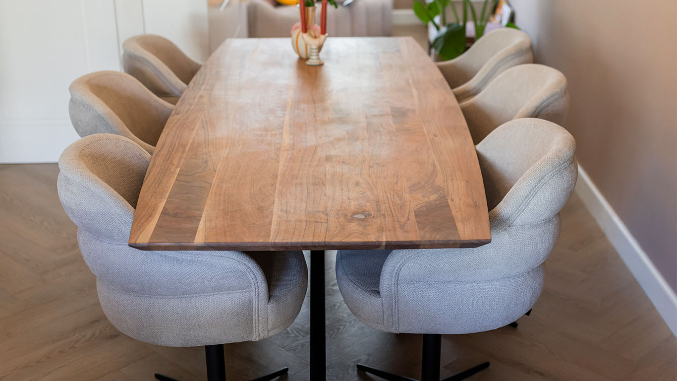 GTV AFL 37 UrbanSofa Evan Eetkamerstoelen in Suave Nature en Bruuts Eclips tafel met Spinpoot metaal 1