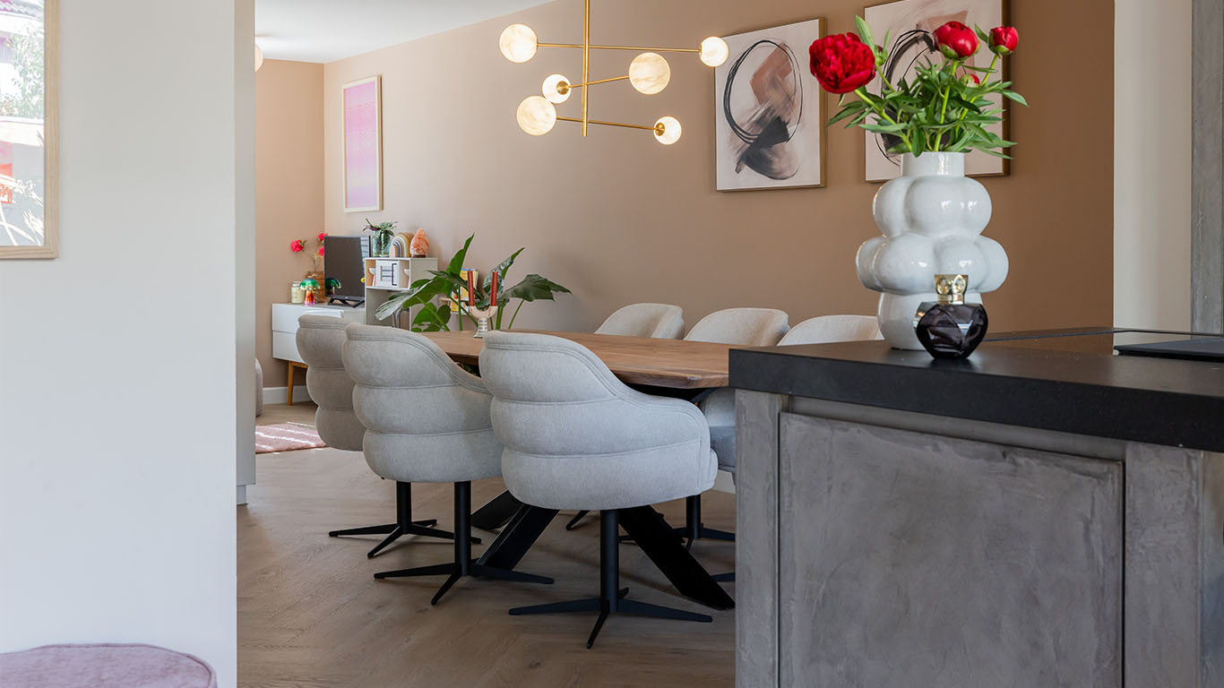 GTV AFL 37 UrbanSofa Evan Eetkamerstoelen in Suave Nature en Bruuts Eclips tafel met Spinpoot metaal 4