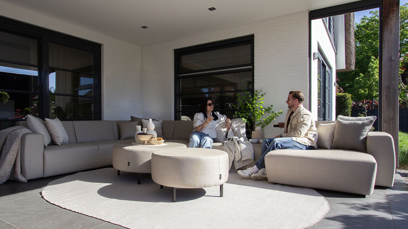 UrbanSofa Outdoor Stoffen Tuinbanken Provence Hoekbank en Ronde Outdoor Hockers in Savana Coconut 1