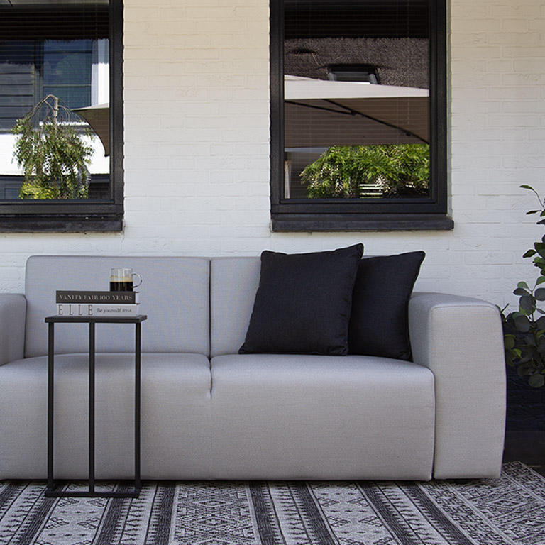 UrbanSofa Outdoor Stoffen Tuinbanken Provence Sofa Sunbrella Outdoor Stof in Savana Grey 3