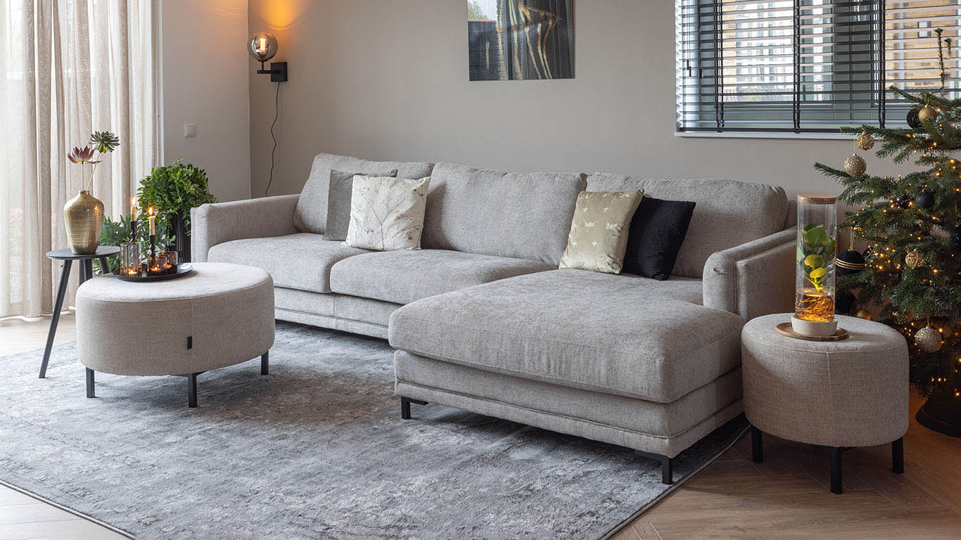 Aflevering 15 UrbanSofa Quinn loungebank Paris Hockers website.jpg