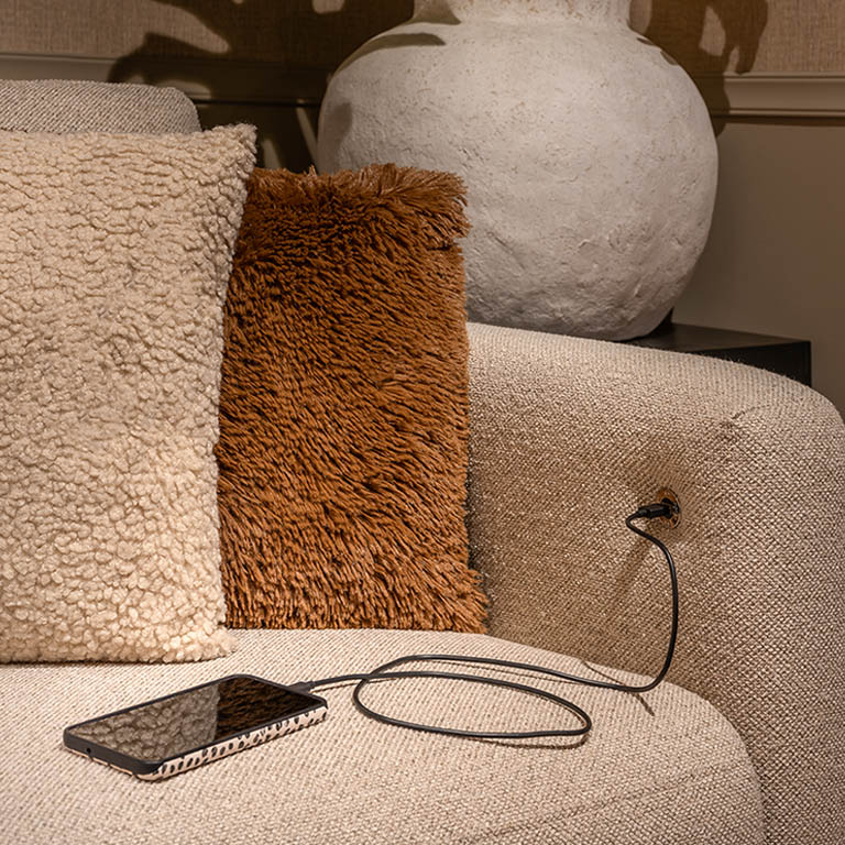 UrbanSofa Vigo Hoekbank Turijn Sand USB lader armleuning 3