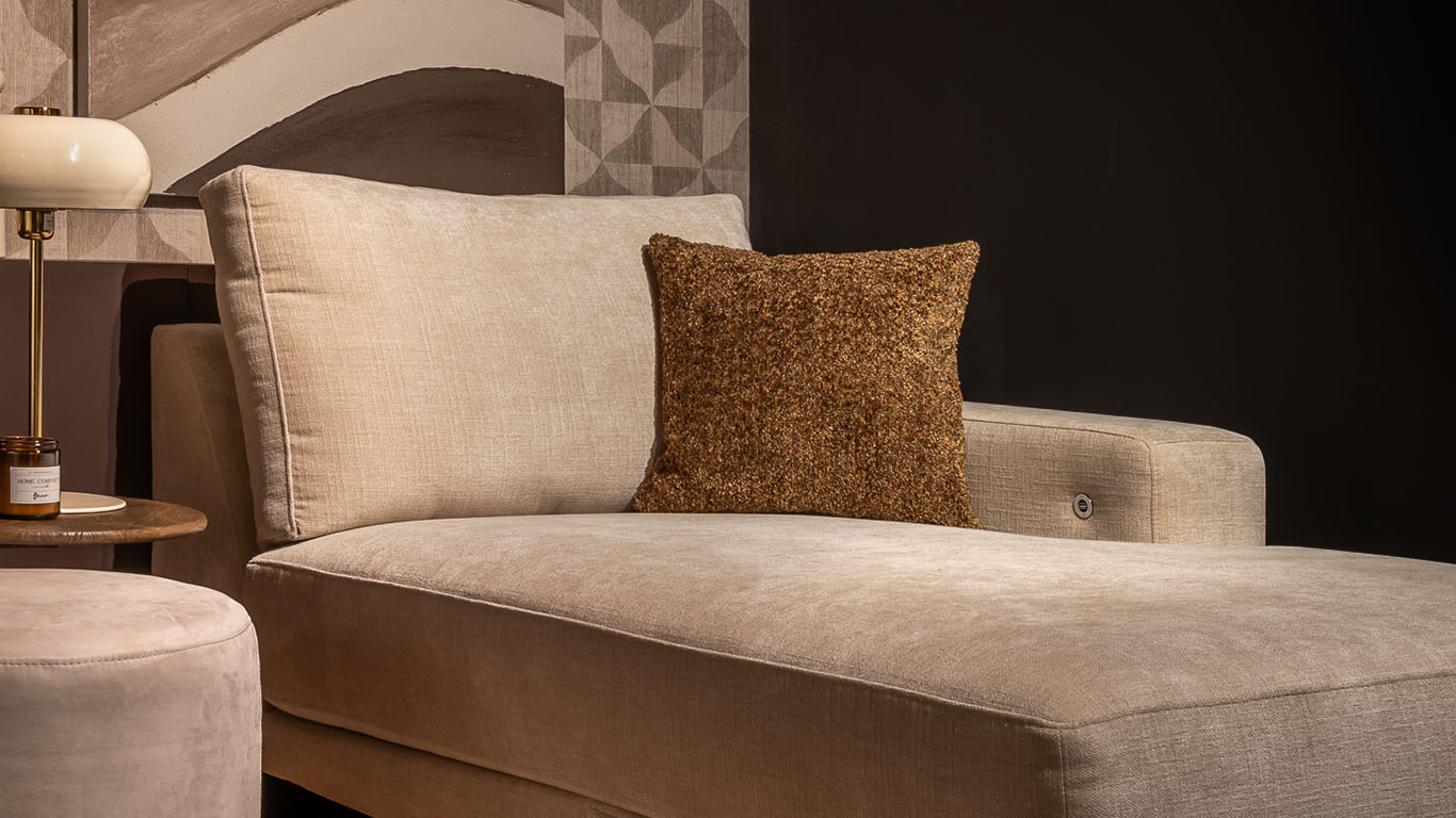 UrbanSofa Milan OTM en Paris Hocker in Palazzo Nature 3