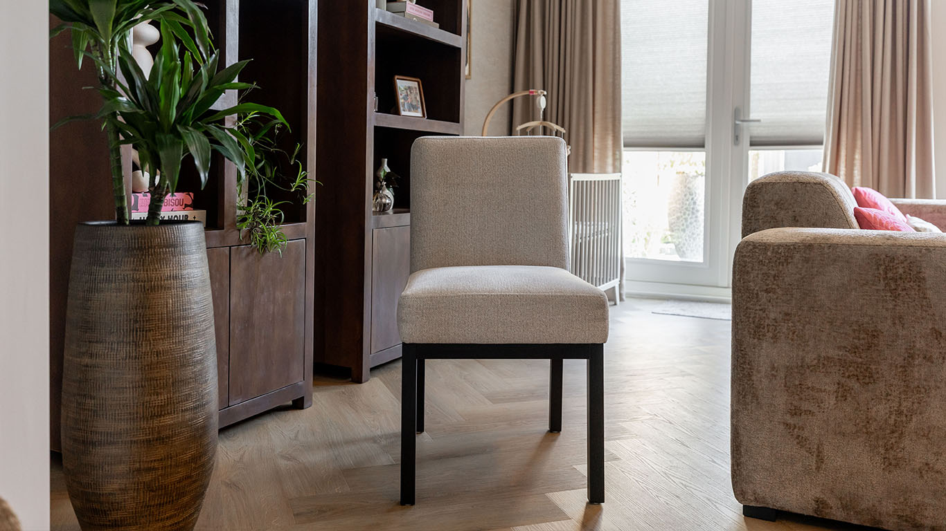 Odin eetkamerstoel in lichte stof