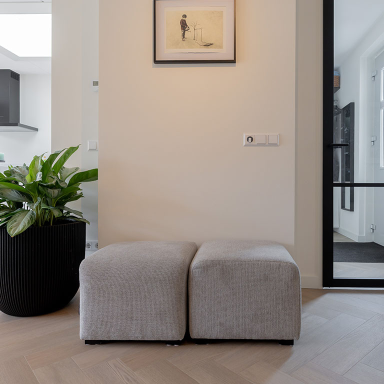 GTV AFL 8 UrbanSofa Boaz hockers Suave Silver