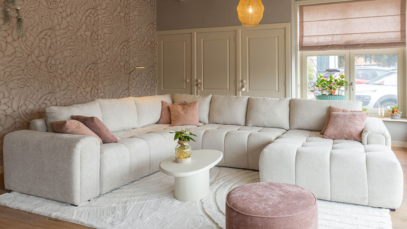 GTV AFL 9 UrbanSofa Liam Hoekbank in Rio Sand en Otis Poef in Belize Rose 3