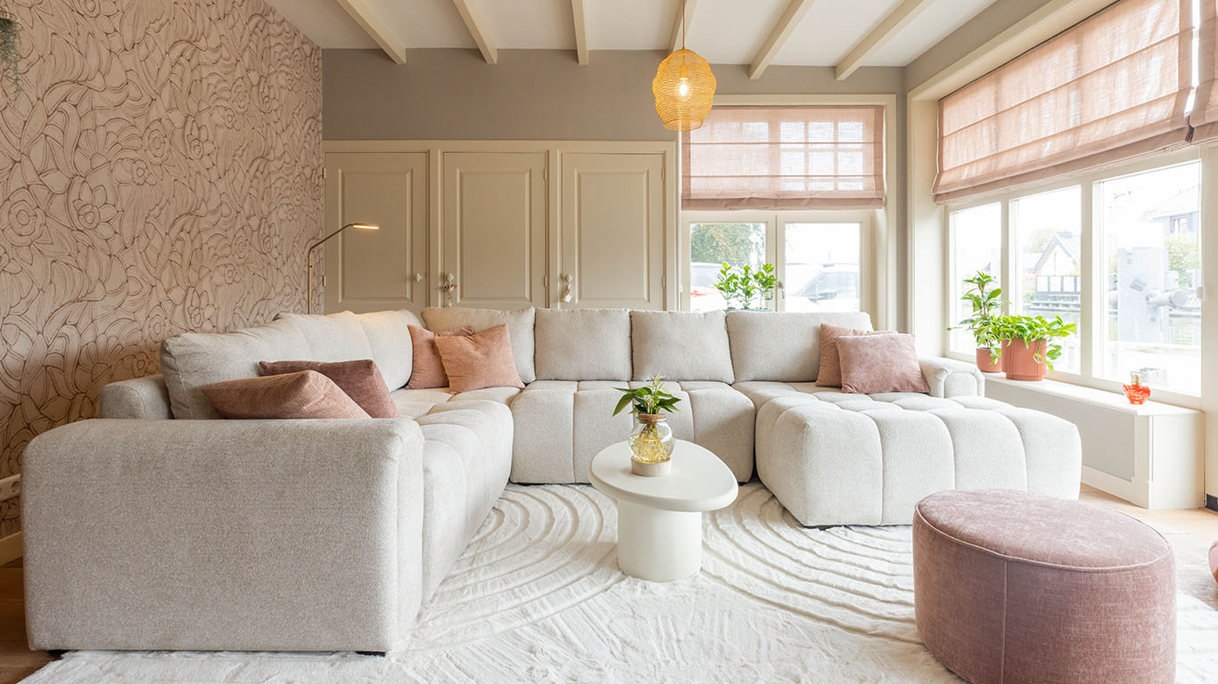 GTV AFL 9 UrbanSofa Liam Hoekbank in Rio Sand en Otis Poef in Belize Rose 4