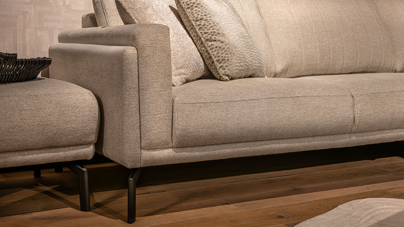 UrbanSofa Vigo Hoekbank Manhattan Rio Sand detail armleuning 3