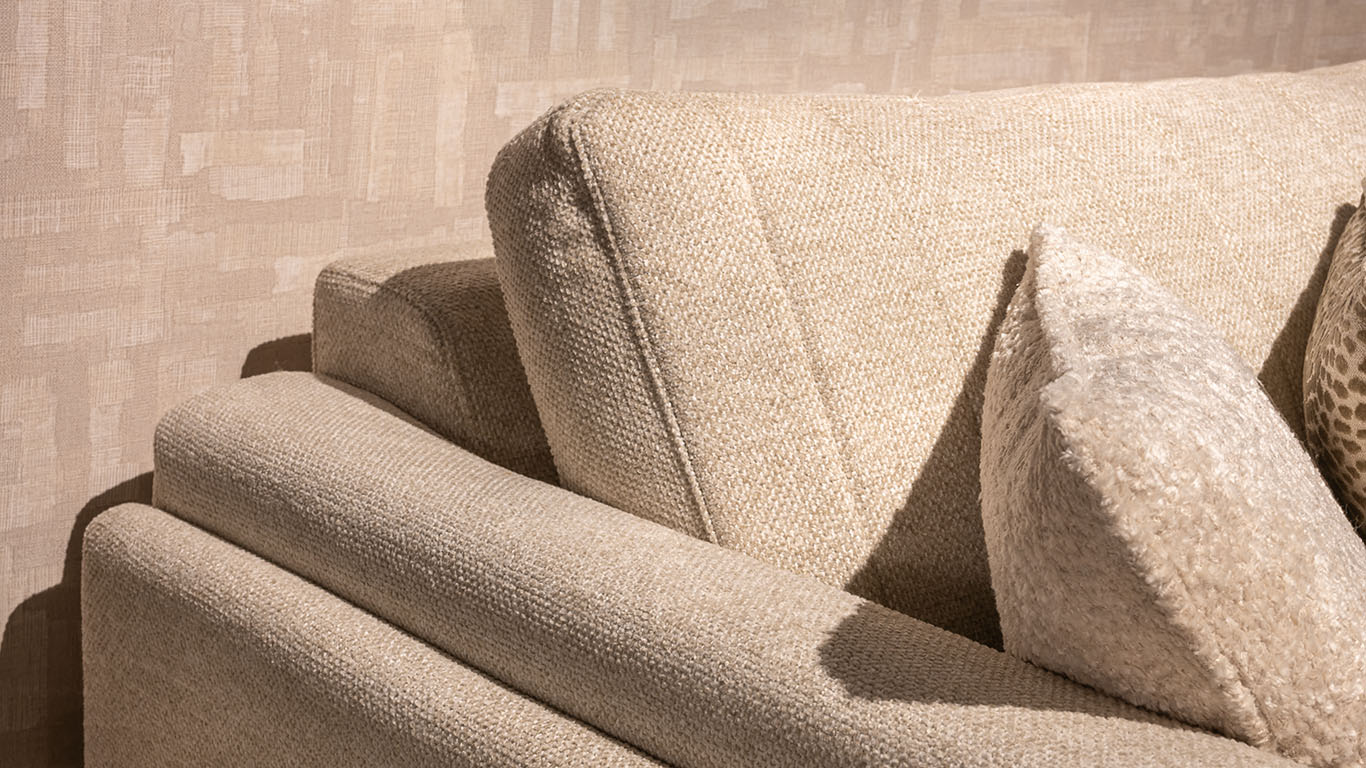 UrbanSofa Vigo Hoekbank Manhattan Rio Sand detail rugleuning armleuning 1