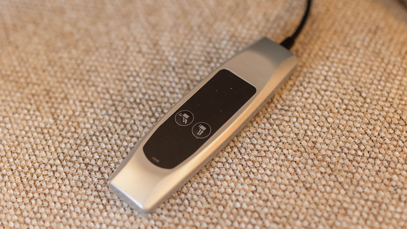 GTV AFL 10 UrbanSofa Dylan Hoekbank in Rio Desert afstandsbediening detail 2