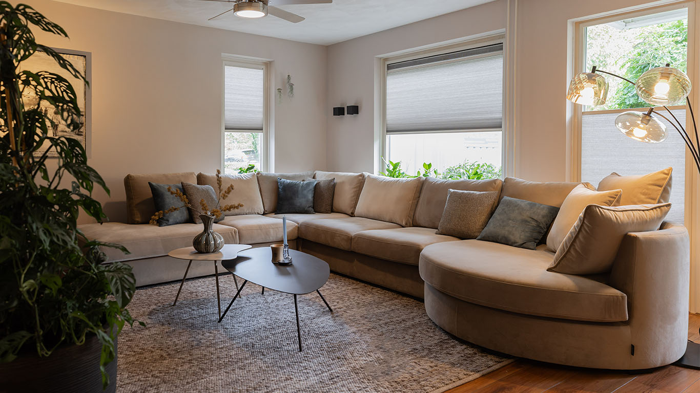 GTV AFL 12 UrbanSofa Lorenzo Ronde Loungebank in Satin Dessert 2