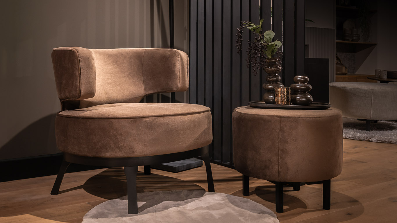 UrbanSofa Esmee Fauteuil in Satin Espresso 1