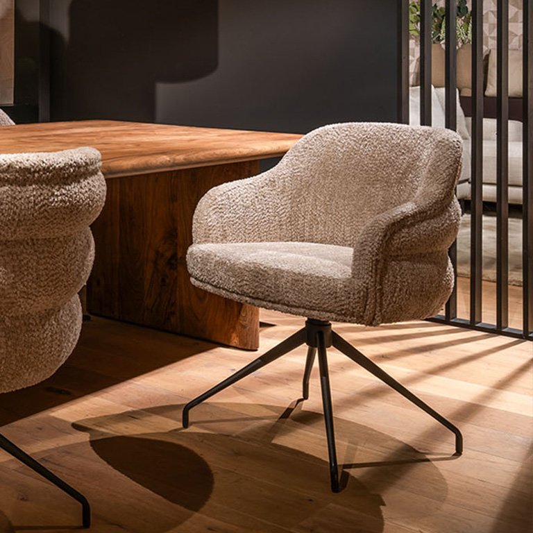 UrbanSofa Evan eetkamerstoel curved backrest spiderswivel leg